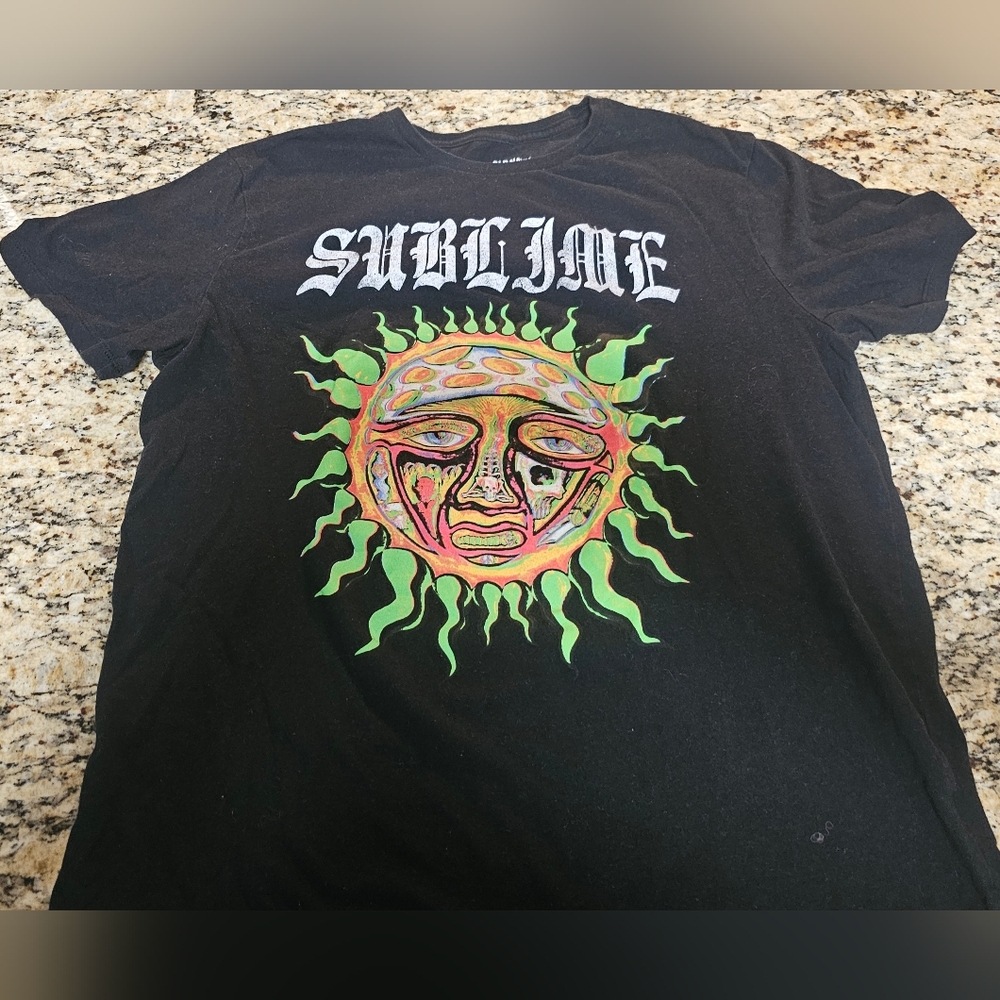 Old Navy black t-shirt iconic "sun" logo of the California ska-punk Band SUBLIME - Picture 2 of 7